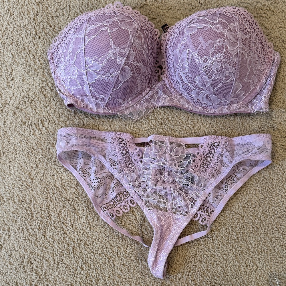 Victoria's Secret Lace Bra and Panty Set - Light Purple